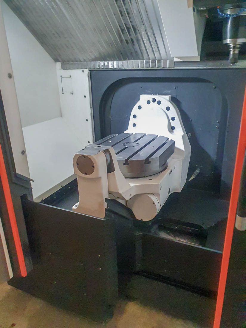 5-Achs-Bearbeitungszentrum mit Schwenkrundtisch (Trunnion-Bauart)