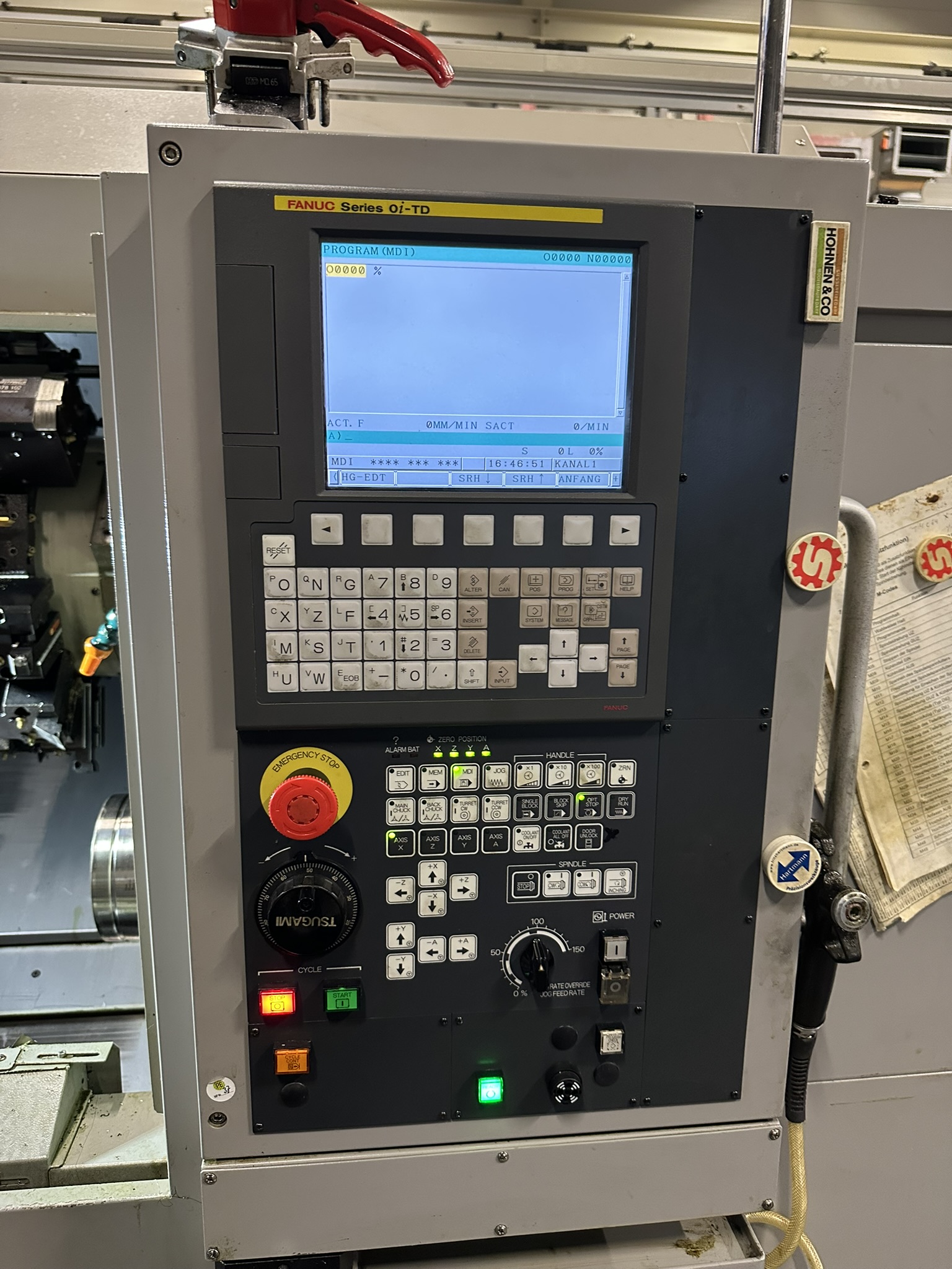Tsugami CNC-Drehmaschine mit Fanuc-0i-TD-Steuerung — Bedienpanel im Detail